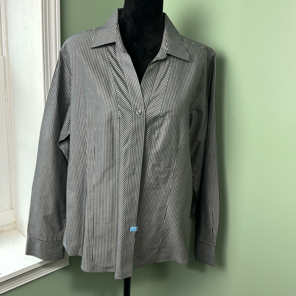 Gold label, investments white, and gray, striped button up, 18